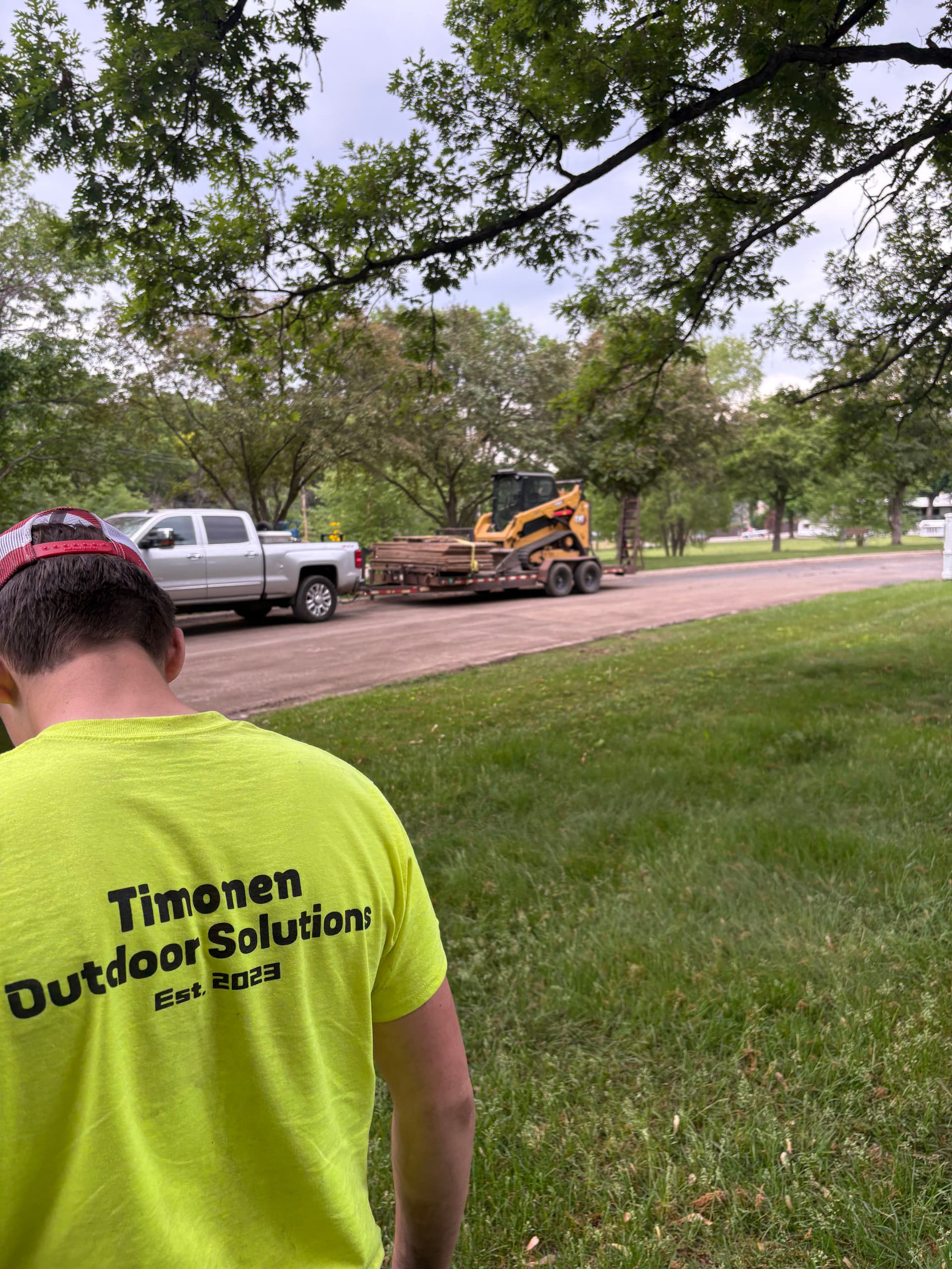 Gallery photos for Fresh Sod, New Edging, and Black Mulch for a Clean Yard: Image #5