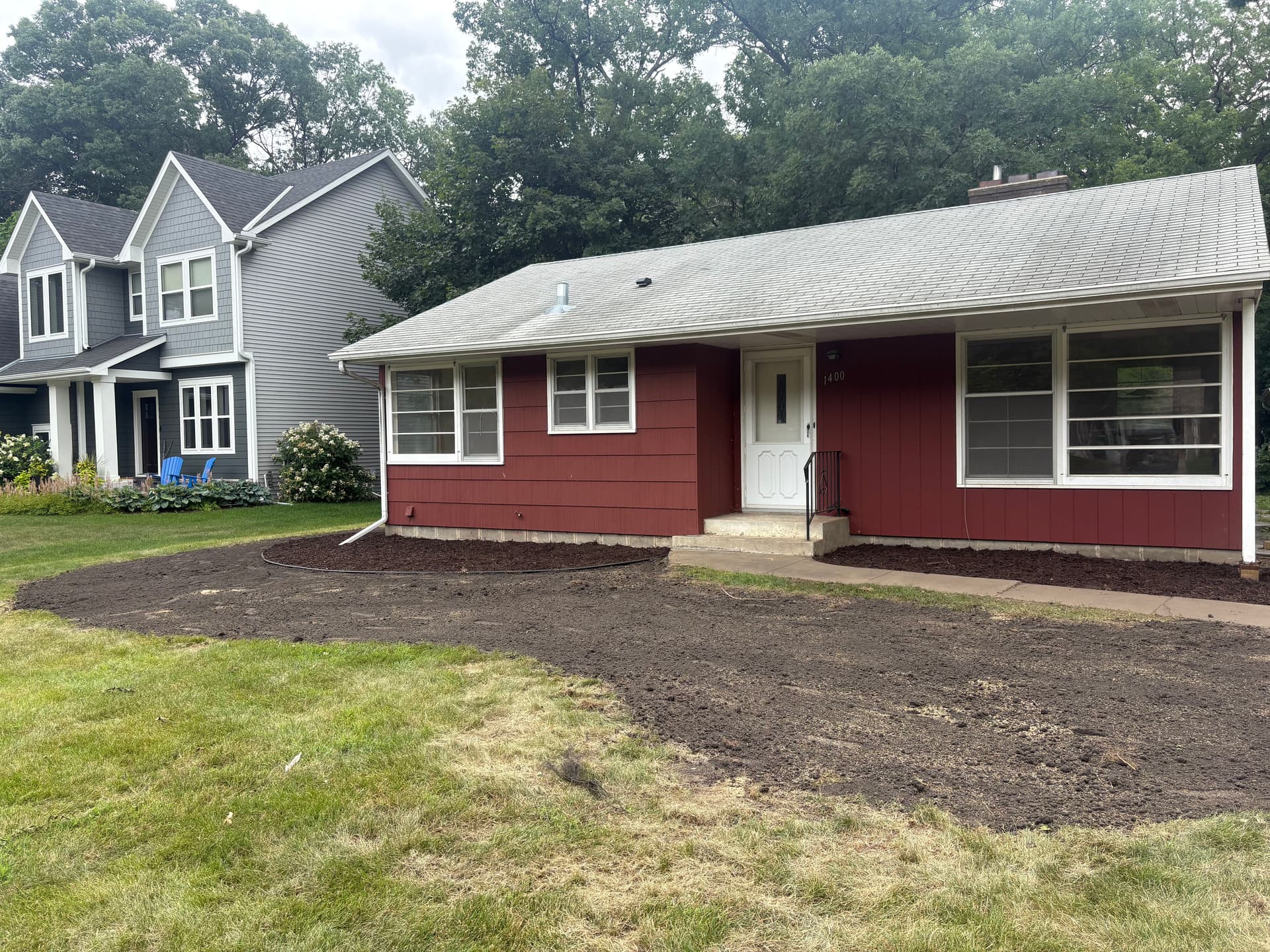 Gallery photos for Front Yard Cleanup and Fresh Mulch That Actually Makes a Difference: Image #3