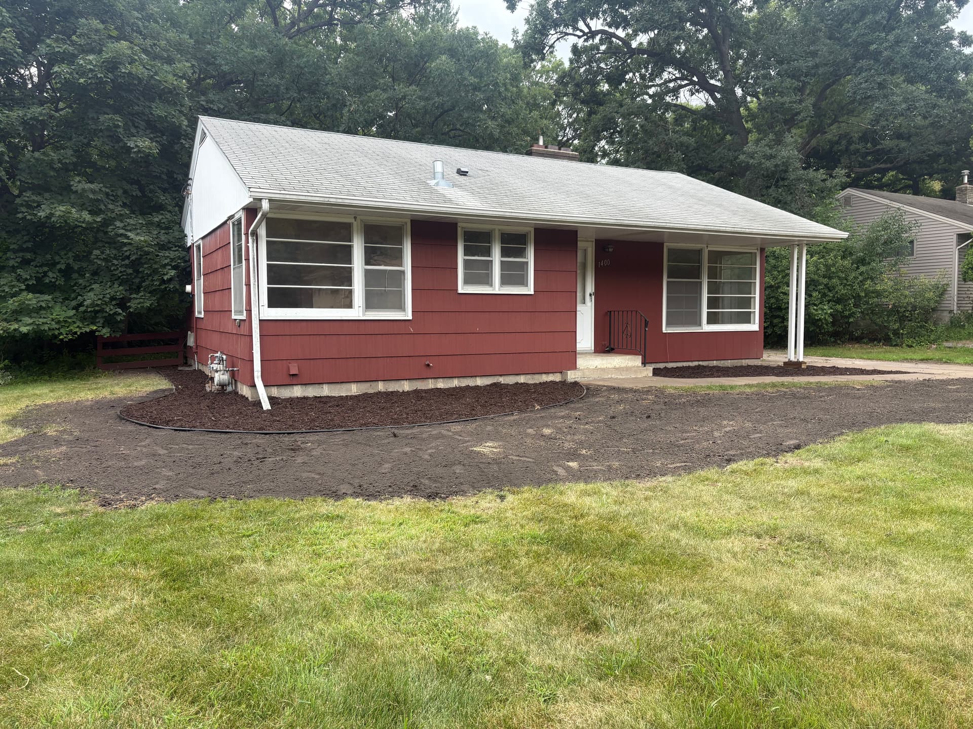 Gallery photos for Front Yard Cleanup and Fresh Mulch That Actually Makes a Difference: Image #4